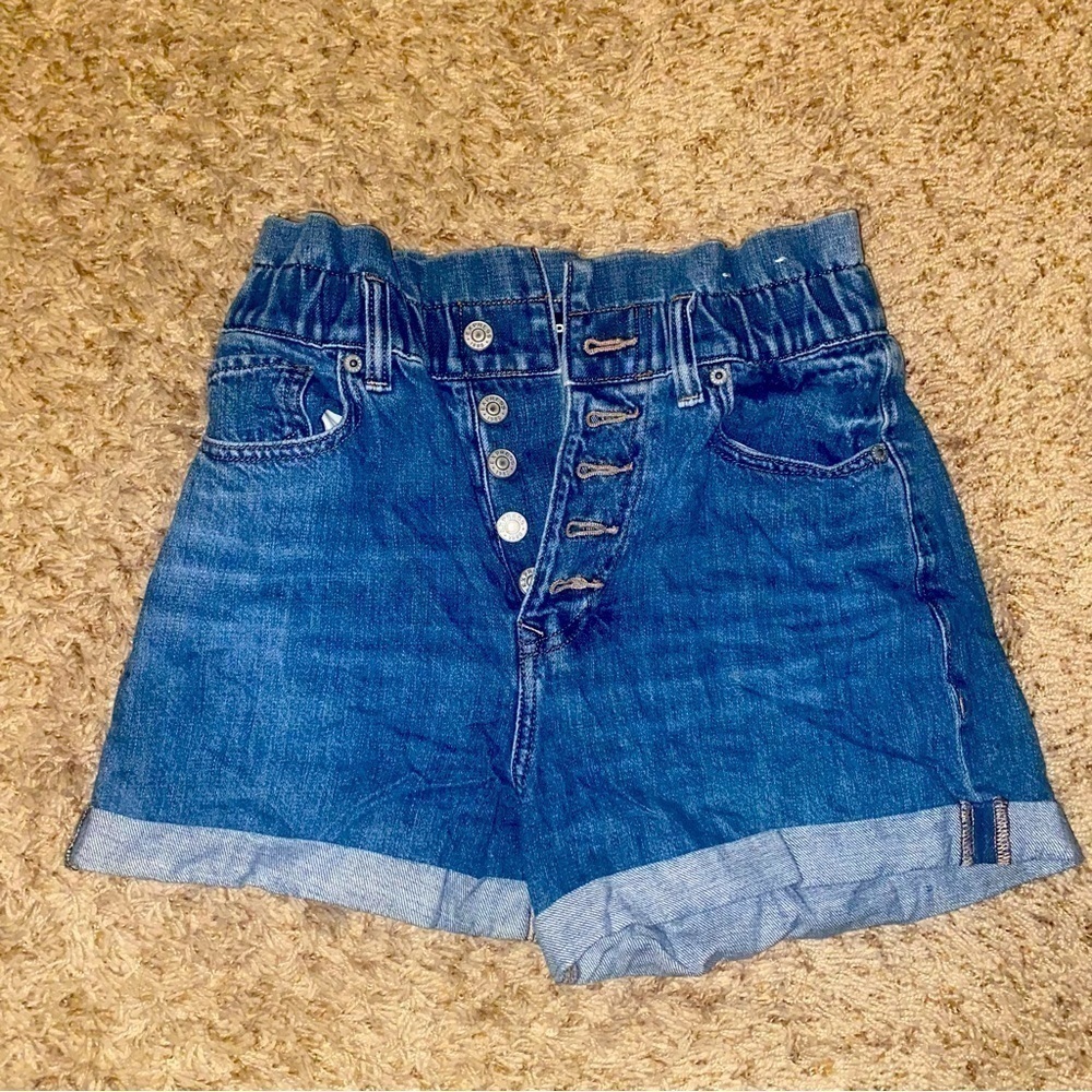 𝅺EXPRESS extreme high rise jean shorts